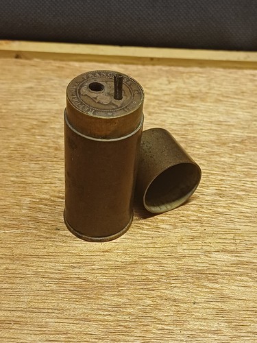 Beau petit briquet poilu - de,