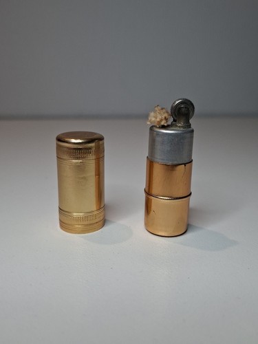 Ancien petit briquet essence - petit,