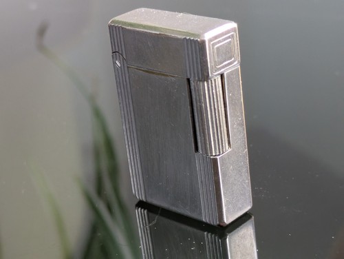 Petit briquet ancien - petit,