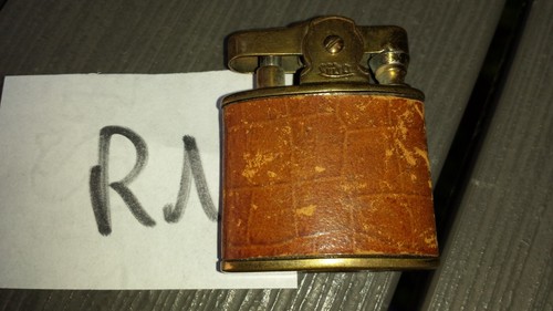 Ancien curieux petit - r1/,